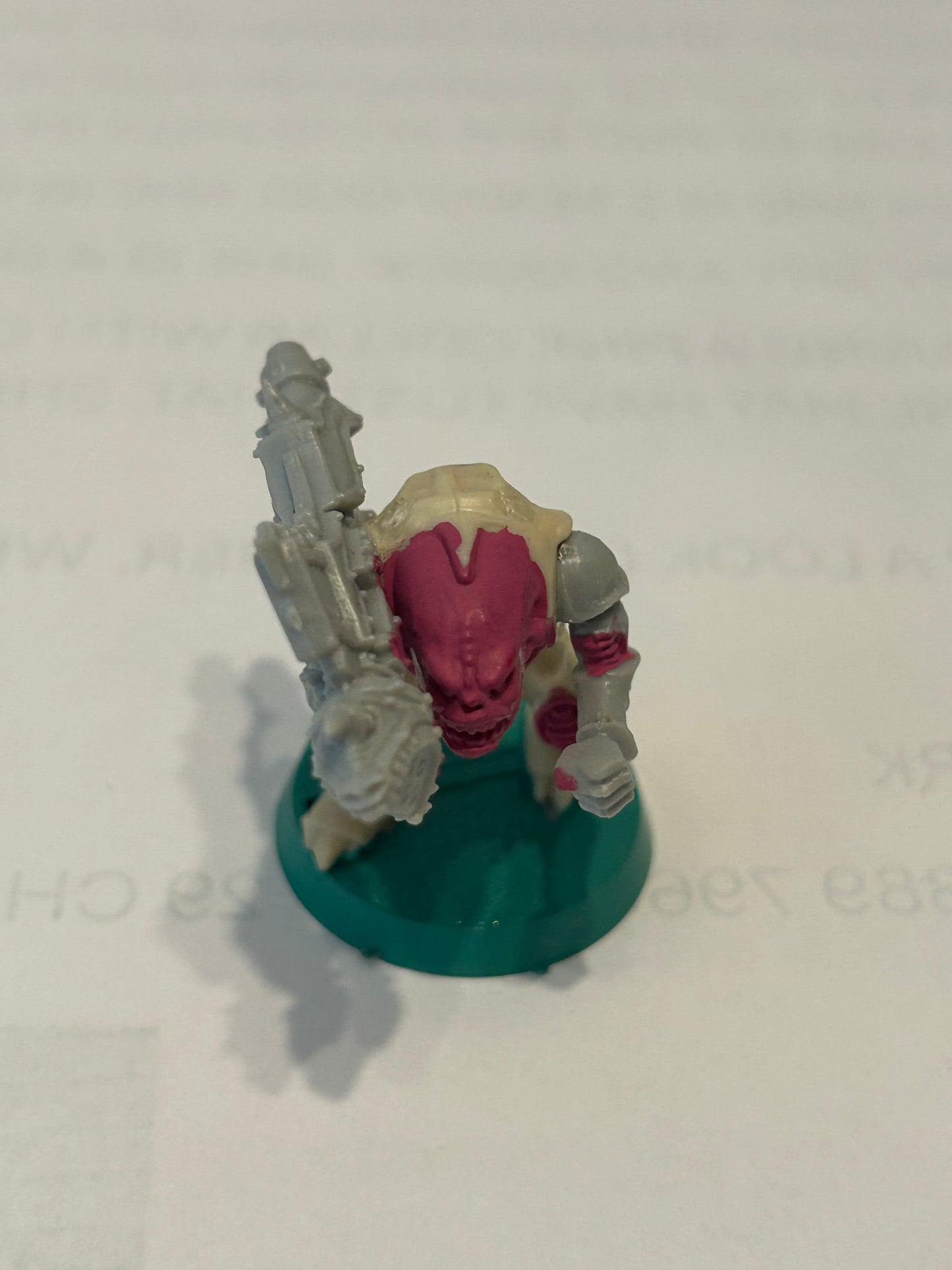 Warhammer 40k/ Rogue Trader Genestealer hybrid with heavy weapon plastic from space hulk expansion