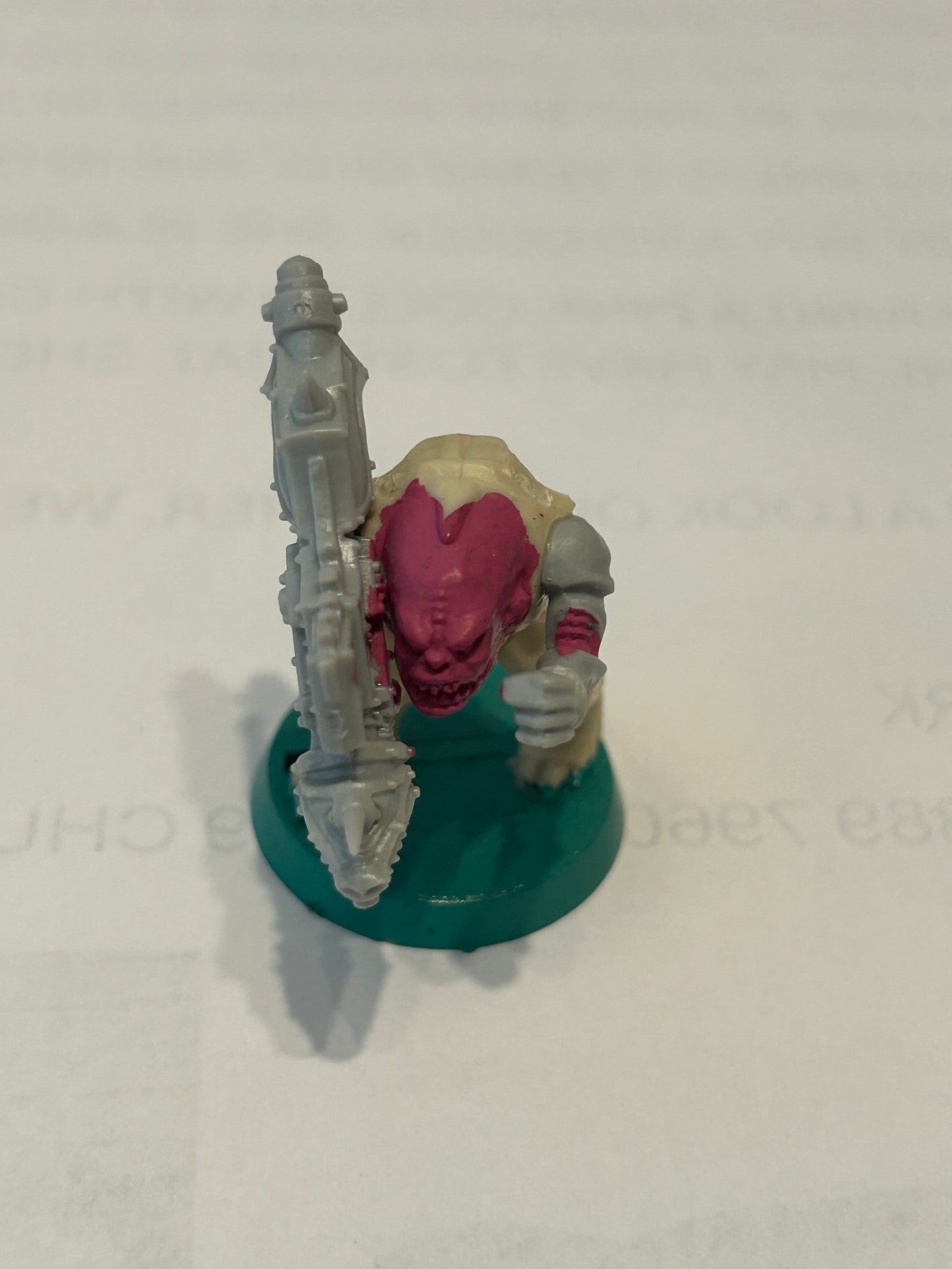 Warhammer 40k/ Rogue Trader Genestealer hybrid with heavy weapon plastic from space hulk expansion