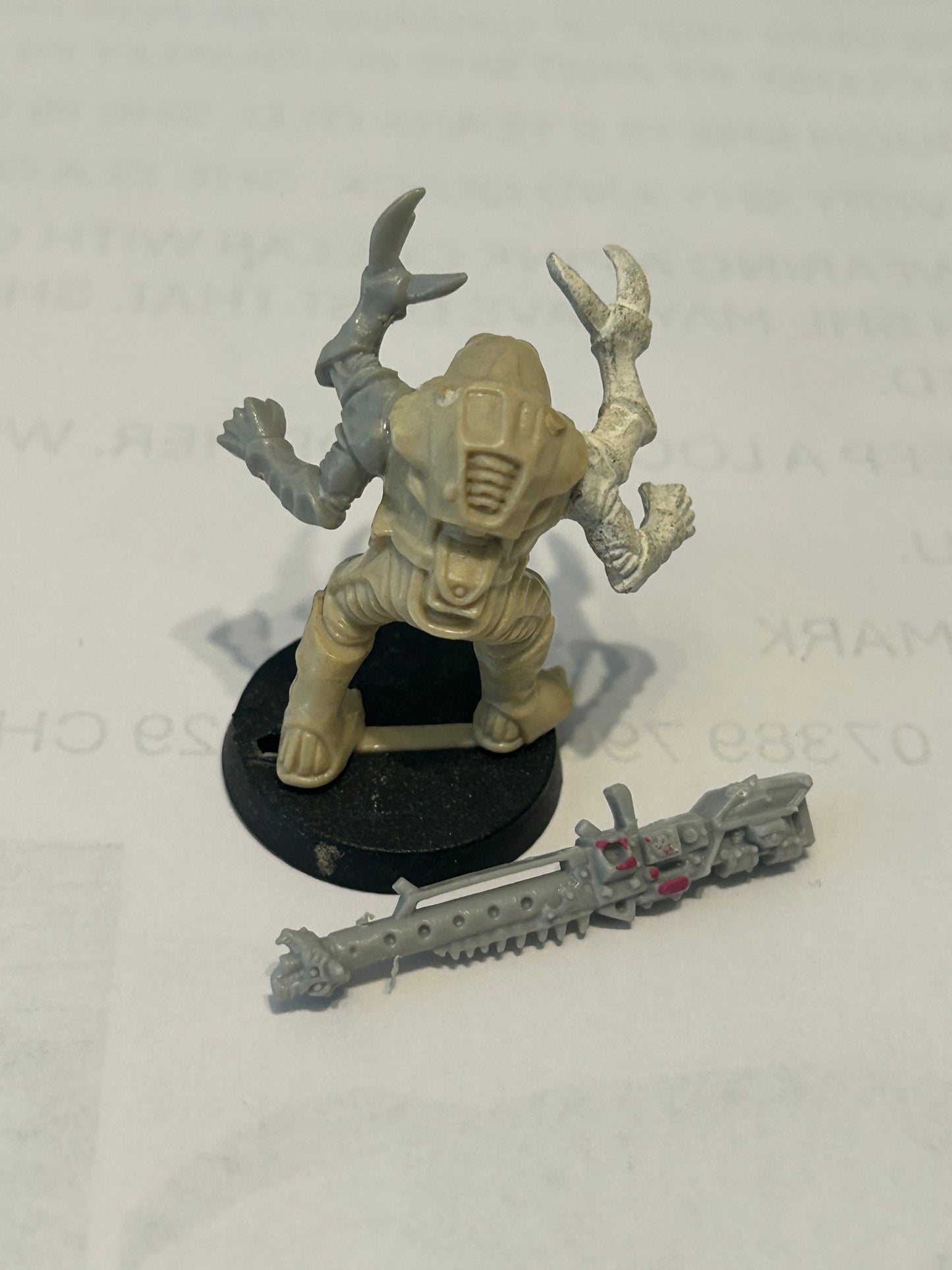 Warhammer 40k/ Rogue Trader Genestealer hybrid with heavy weapon plastic from space hulk expansion