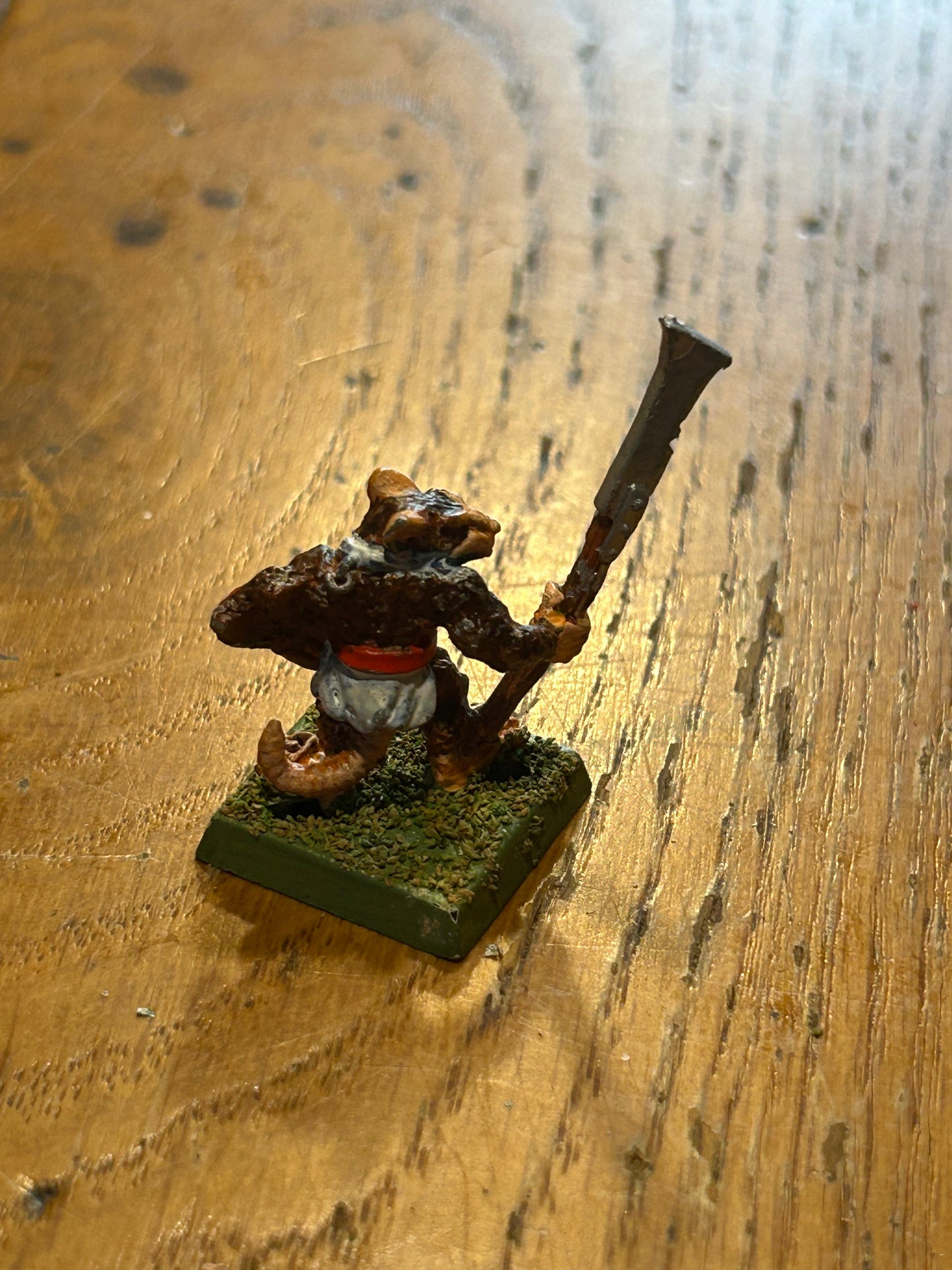 Warhammer fantasy skaven clanrat or slave with halberd slise c47