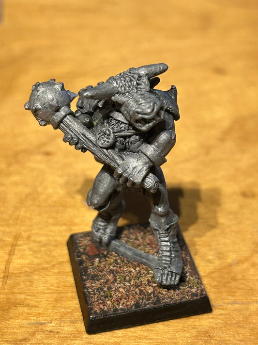 Citadel Warhammer 80s C25 Minotaur Long Teeth Leg Smasher beastmen