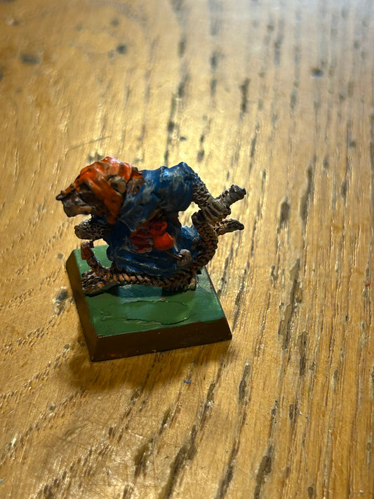 Warhammer fantasy skaven packmaster (missing a hand)