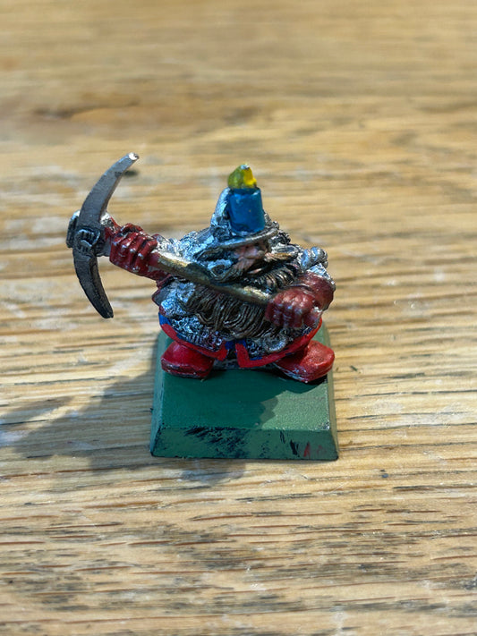 Warhammer fantasy dwarf miner