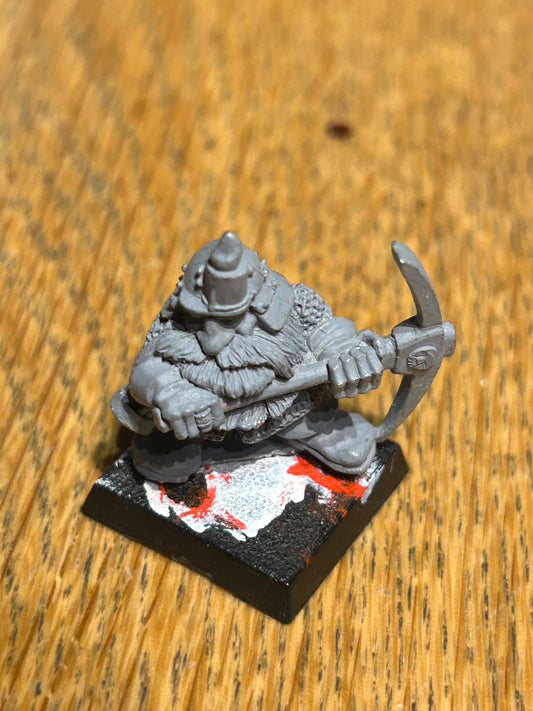Warhammer fantasy dwarf miner