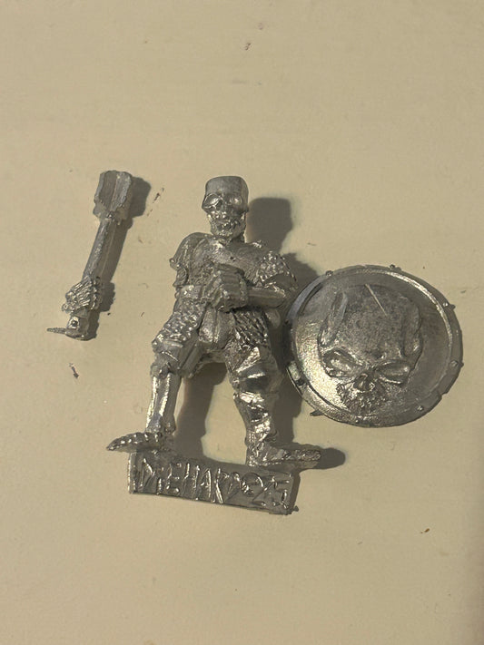 Diehard miniatures Obsidian Legion-Skeletal Renowned Regiment skeleton with mace