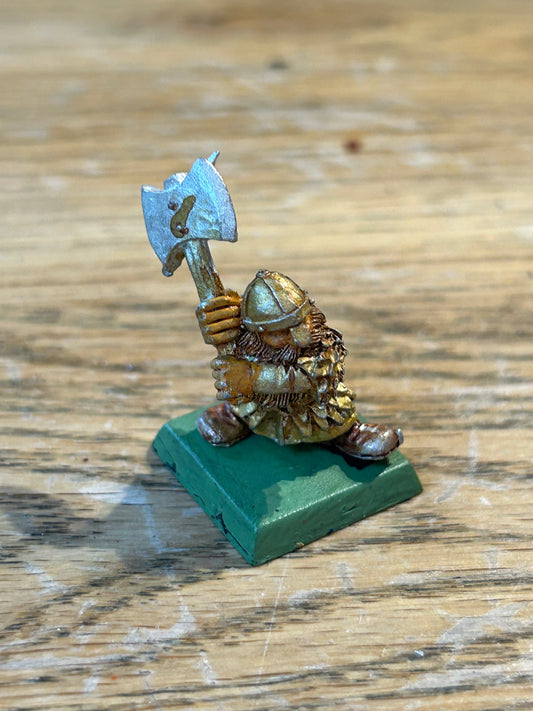 Warhammer fantasy marauder miniatures mm10 dwarf with two handed axe DW09