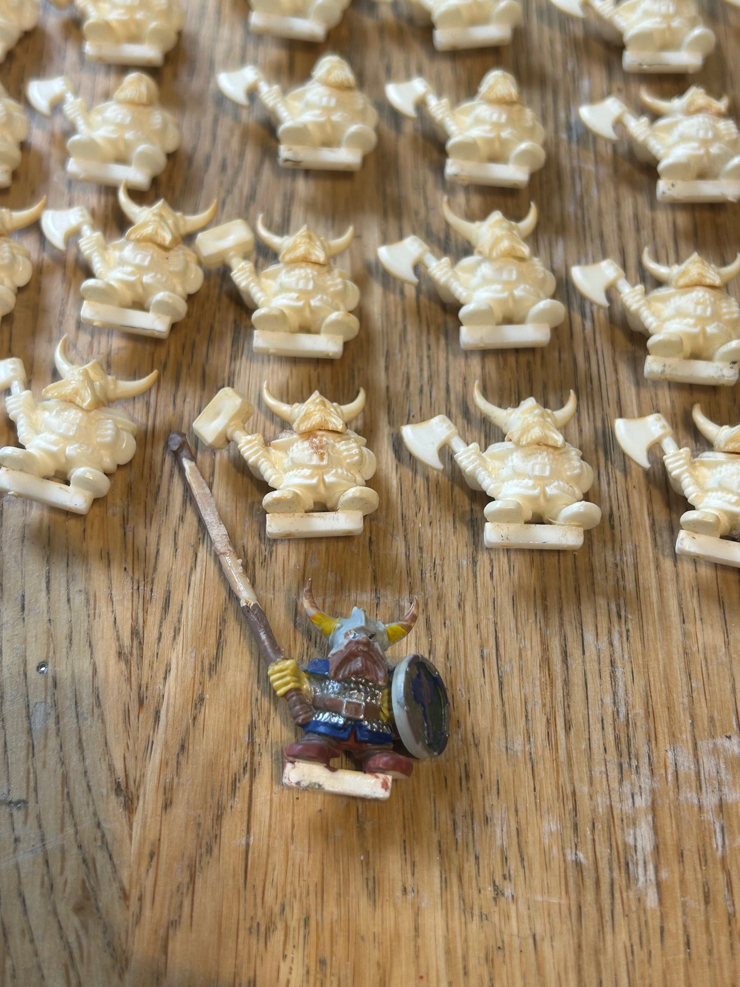 Warhammer fantasy regiments plastic dwarfs x31 (one has been converted to be a banner bearer).