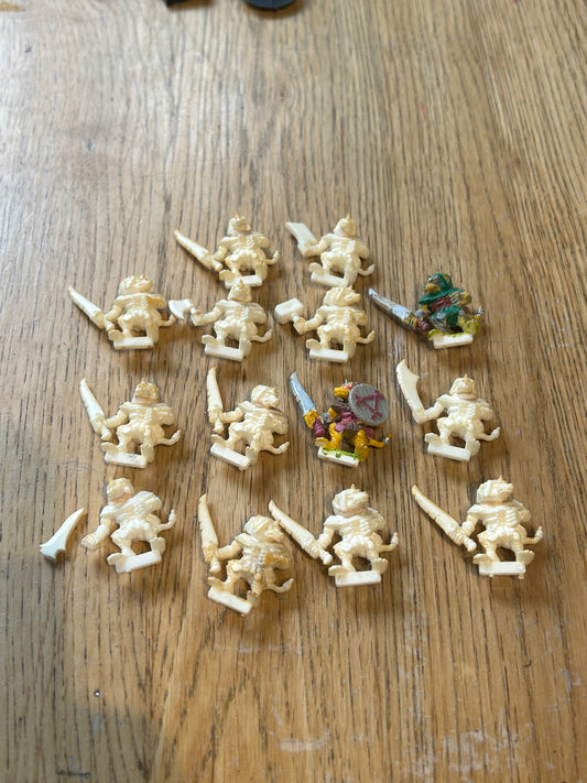 Warhammer fantasy regiments plastic skaven x14 (some weapon swaps)