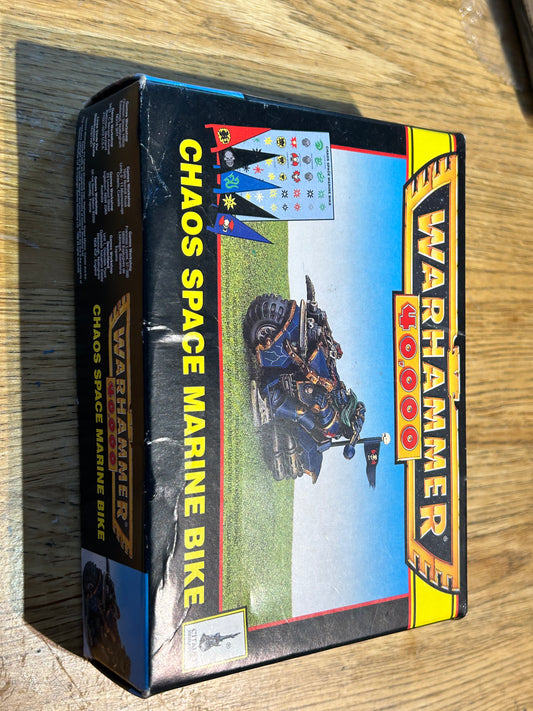 WARHAMMER 40K VINTAGE CHAOS SPACE MARINE BIKE with BOX and banner sheet