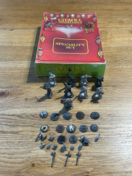 SS1 (v1) Champions of Chaos citadel speciality set complete box (9 bodies, 12 heads, 12 shields and 3 weapons, one weapon has a bit of damage)