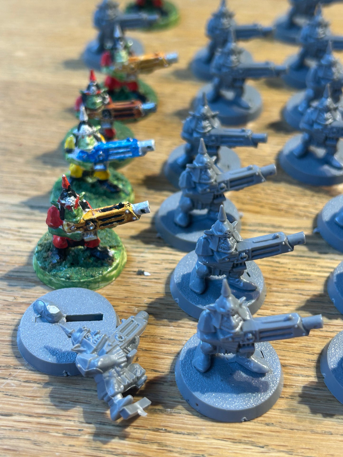 Warhammer 40k second edition plastic monopose Gretchin x39 (1 is broken, 2 are missing helmet spikes and 5 are painted poorly)