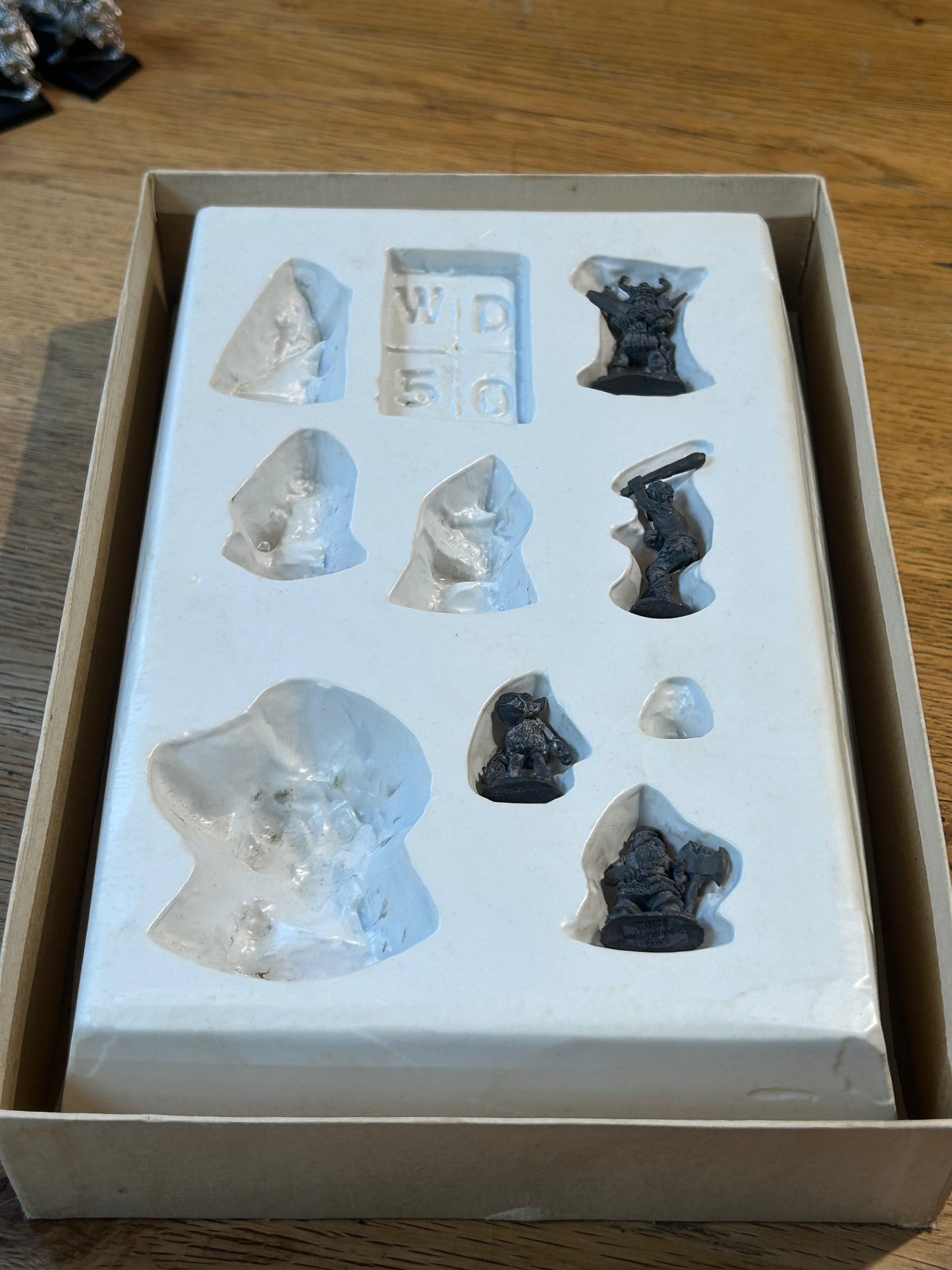 CITADEL MINIATURES - WHITE DWARF PERSONALITY BOX - 1984 INCOMPLETE & BOXED. RARE.