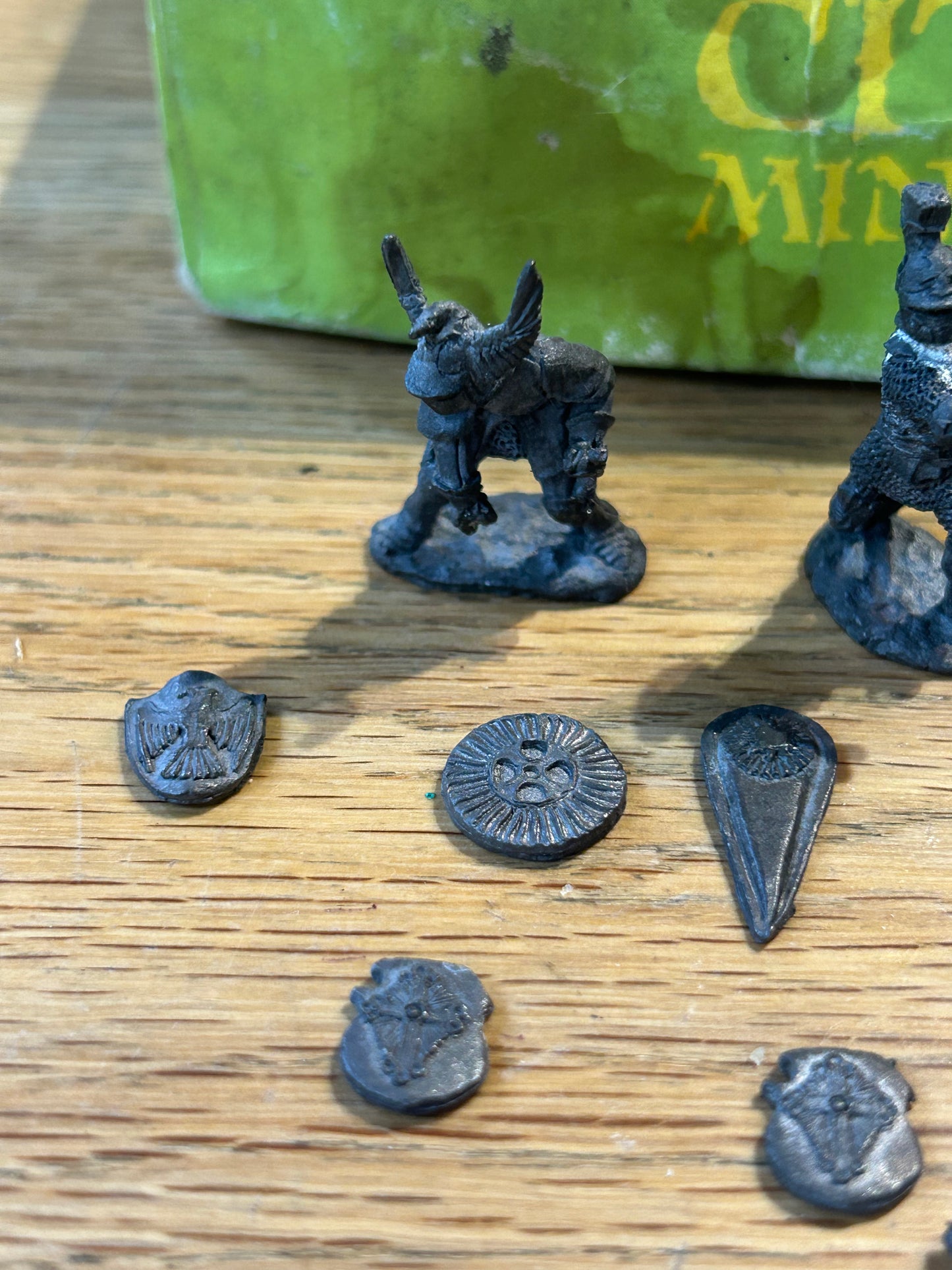 Citadel Games Workshop Goodly Knights of Law box incomplete with 5 figures, 5 weapons and 5 shields (2 of the models have some white bits which I believe is the start of lead rot but it doesn’t seem to have progressed).