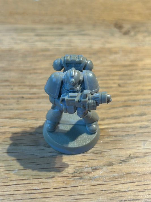 Warhammer 40k space marine with flamer monopose second edition