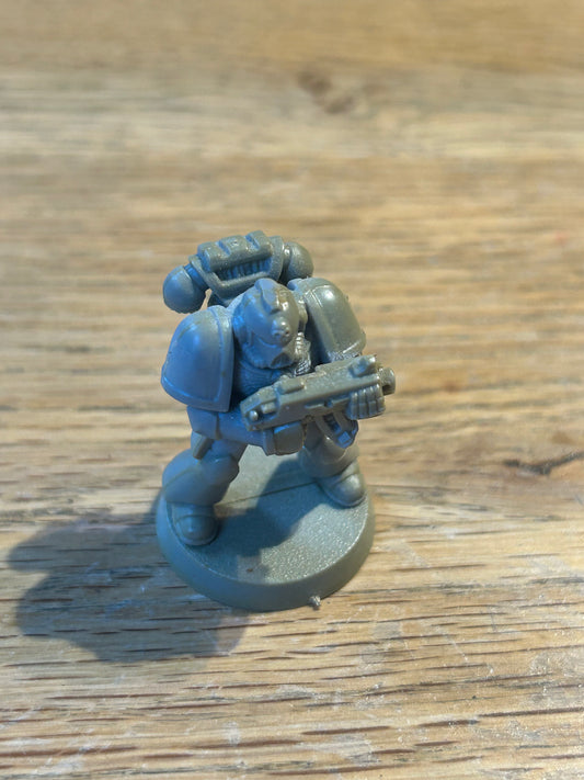 Warhammer 40k space marine with bolter monopose second edition