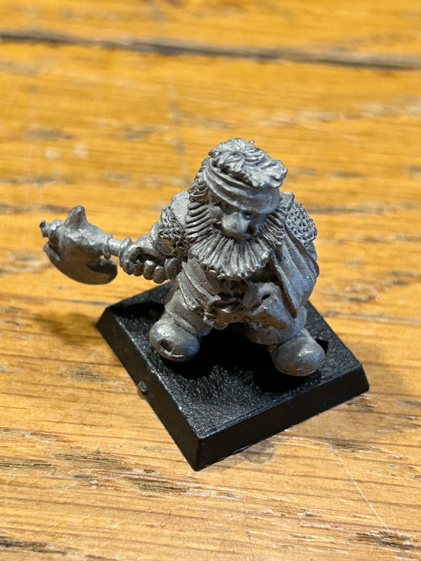 Warhammer Citadel D4 Dwarf Adventurer Yak wounded dwarf with axe  - Metal
 Warhammer fantasy