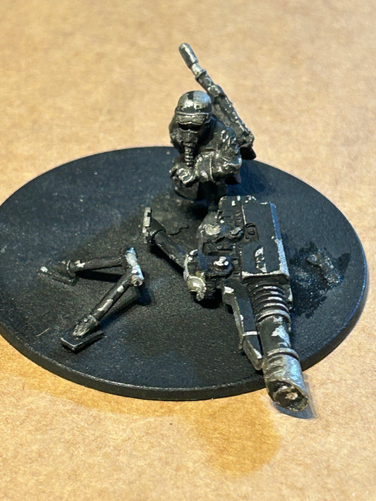 Citadel Warhammer classic 40K Imperial Guard Steel Legion lascannon team (missing one gunner and part of the stand)