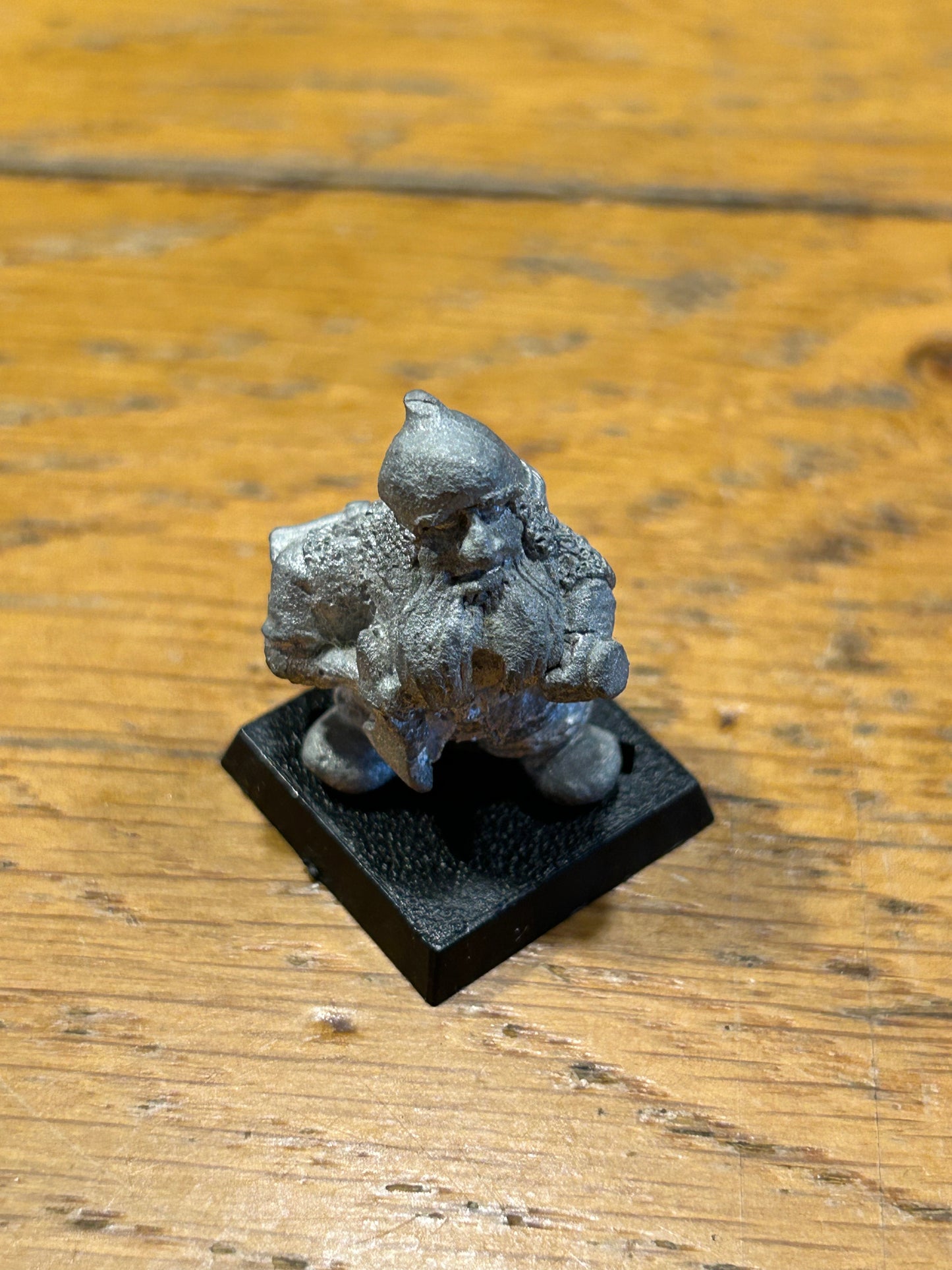 Warhammer fantasy dwarfs bugman’s rangers dwarf trooper (metal has darkened)