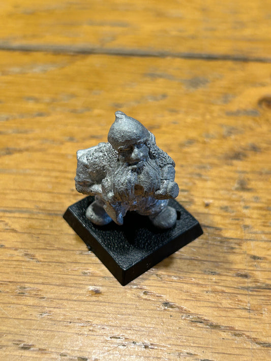 Warhammer fantasy dwarfs bugman’s rangers dwarf trooper (metal has darkened)