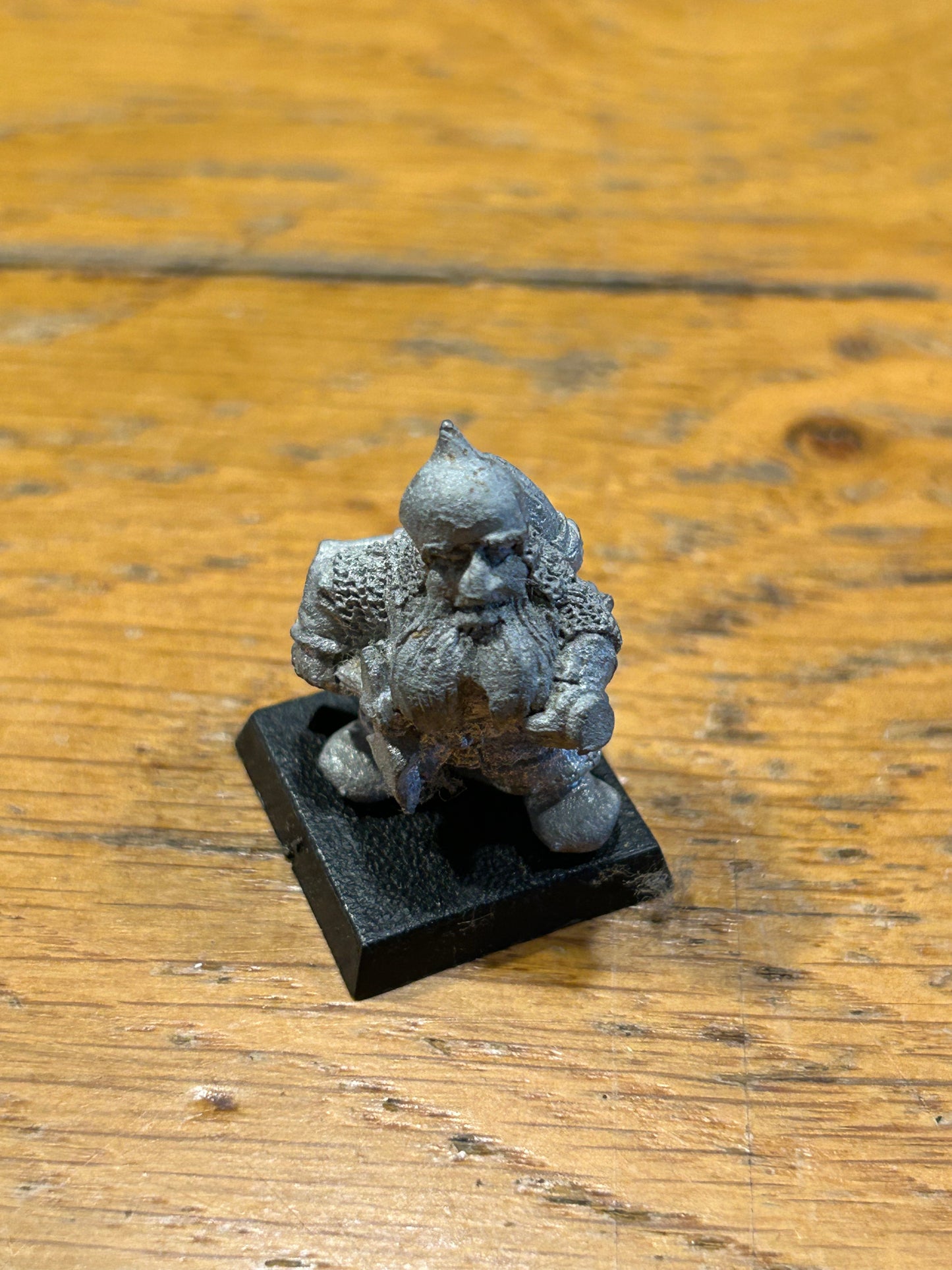 Warhammer fantasy dwarfs bugman’s rangers dwarf trooper (metal has darkened)