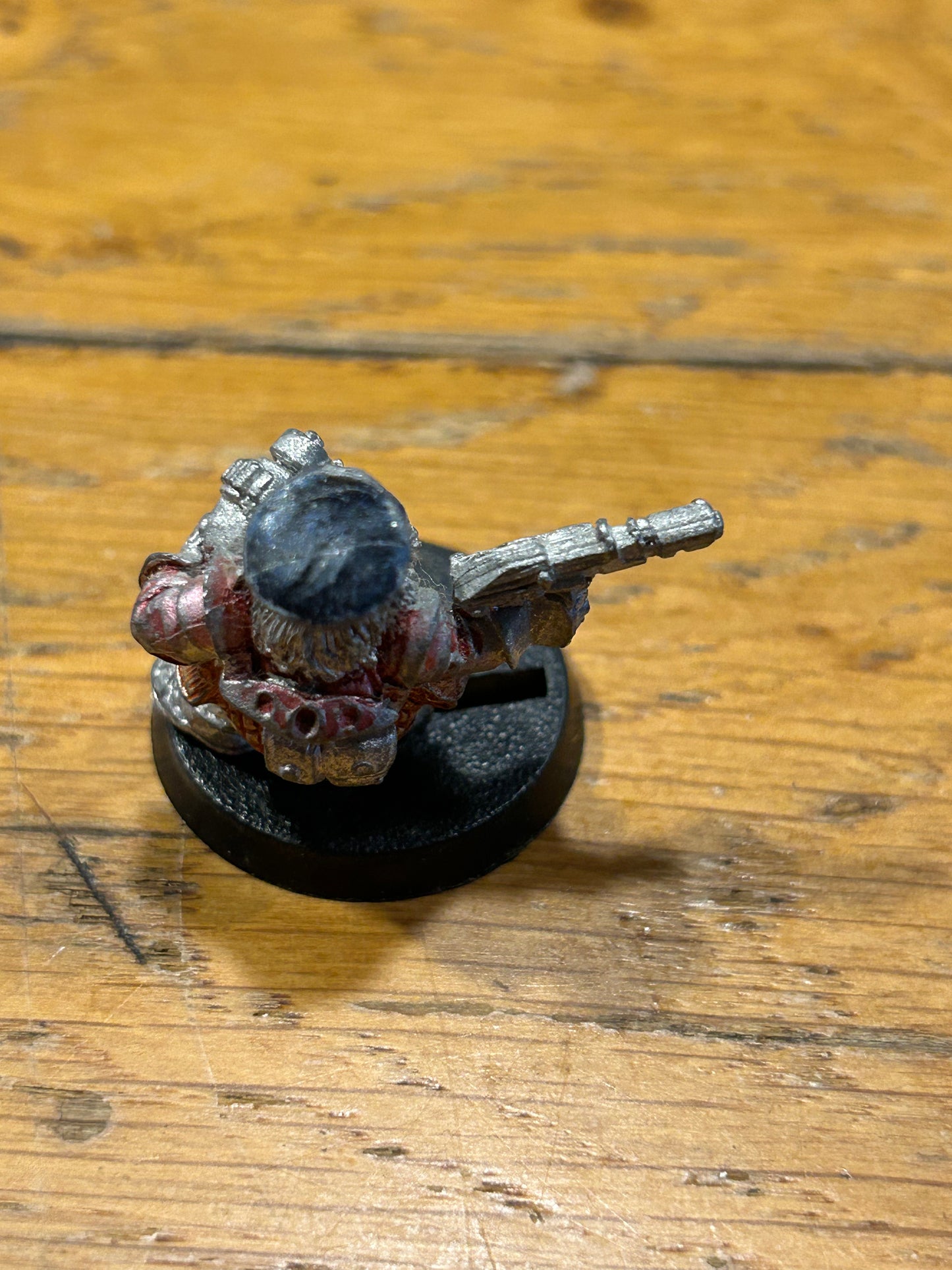 Warhammer 40k Rogue Trader squat wirh dual pistols iron claw