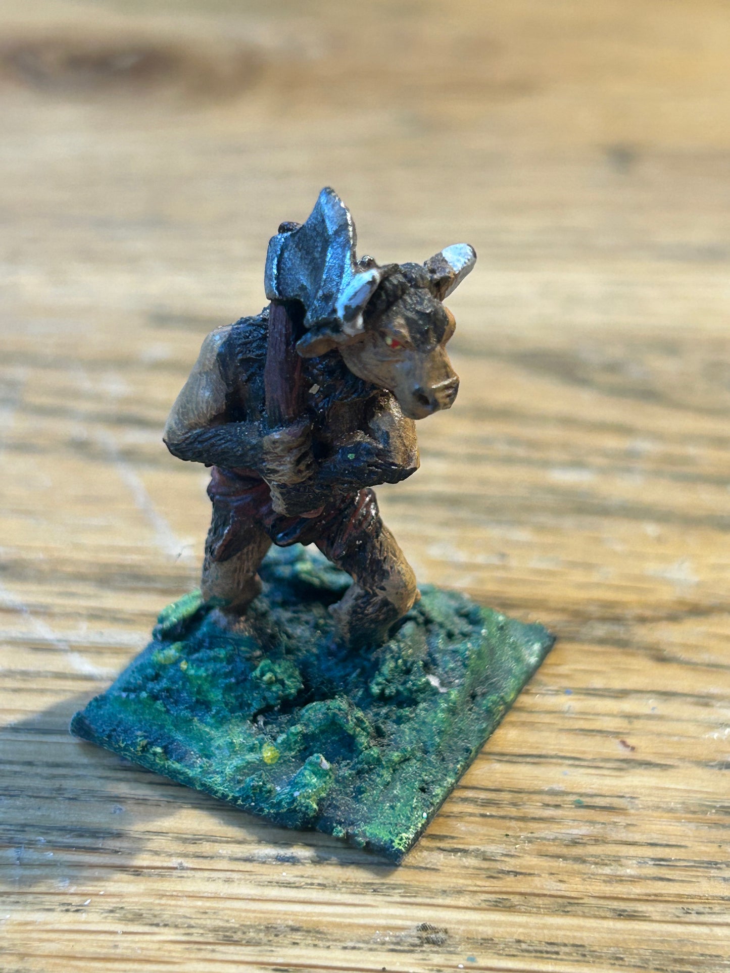 RUNEQUEST BOX 4 (V1)9 BEASTMAN MINOTAUR w BATTLE AXE C24 (C1-06) Metal