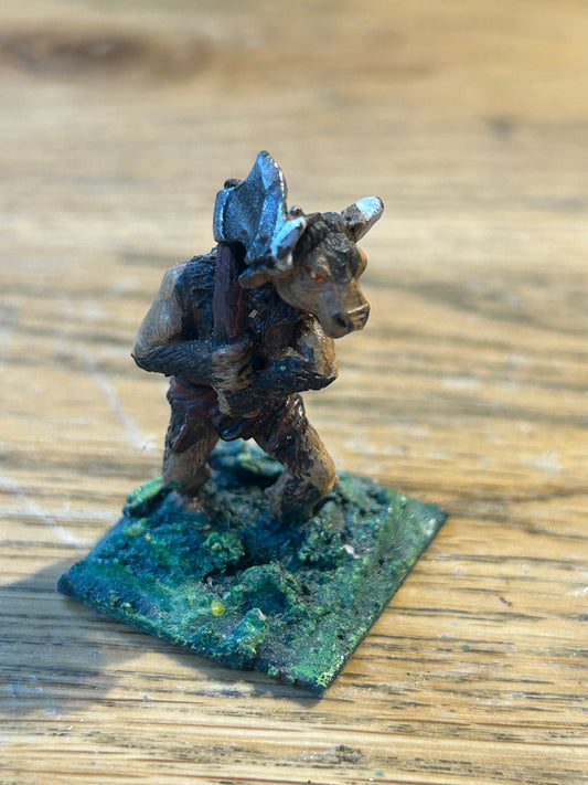 RUNEQUEST BOX 4 (V1)9 BEASTMAN MINOTAUR w BATTLE AXE C24 (C1-06) Metal