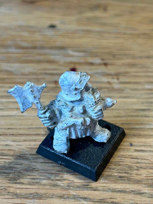 1987 Prince Ulther's Imperial Dwarfs 0312 26 Ulthers Dragon Company Dwarf trooper (undercoated white)