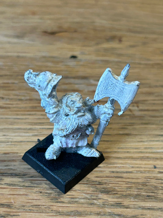 Prince Ulther Dragon Company- prince ulther Warhammer - Metal - Dwarf - GW (undercoated white)