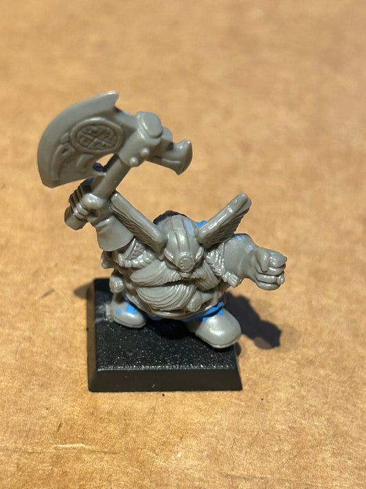 Warhammer quest Dwarf Warrior Miniature