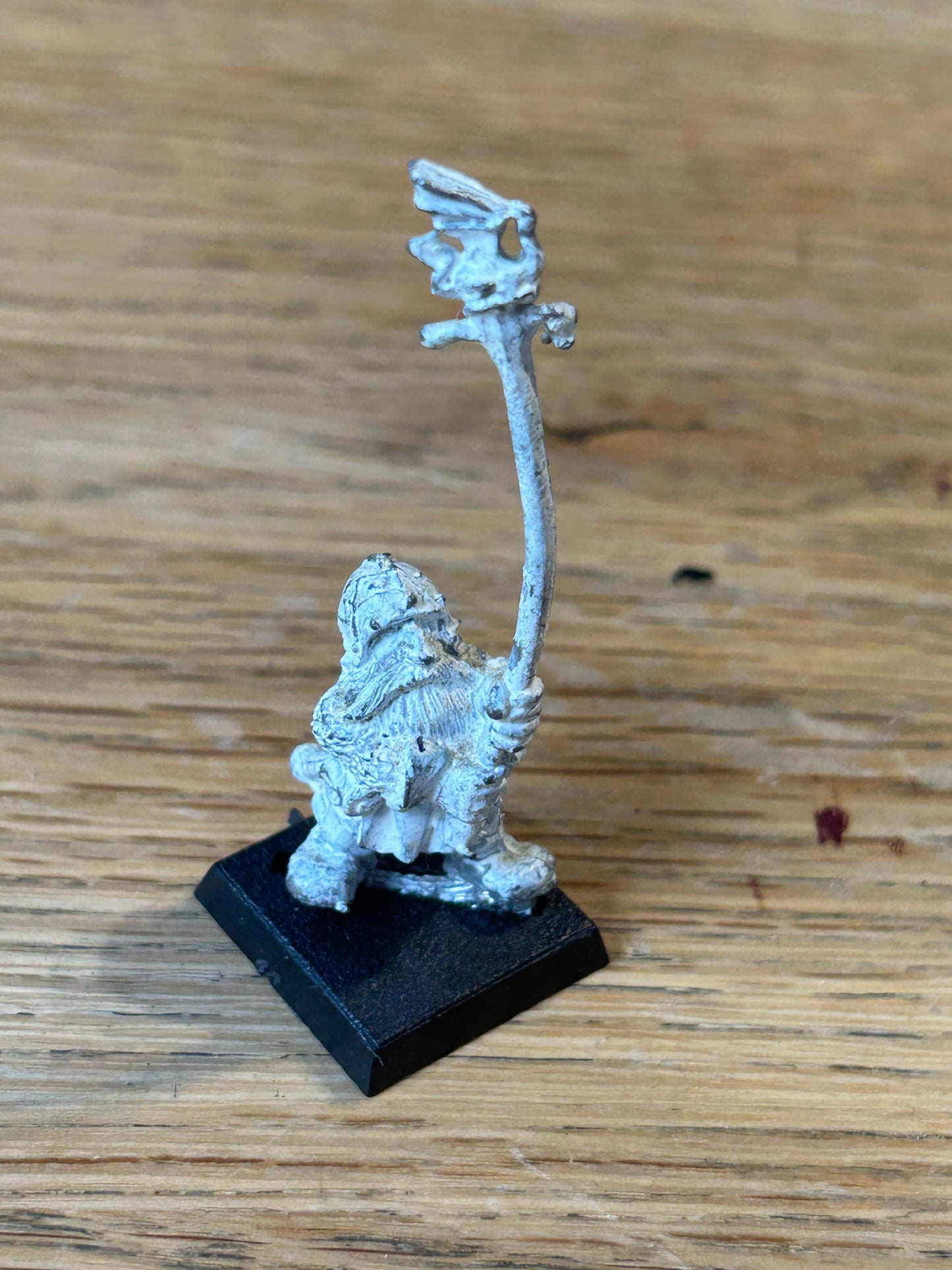 Warhammer fantasy Games Workshop Dwarf Prince Ulthers Imperial Dragon Company Standard (undercoated white)