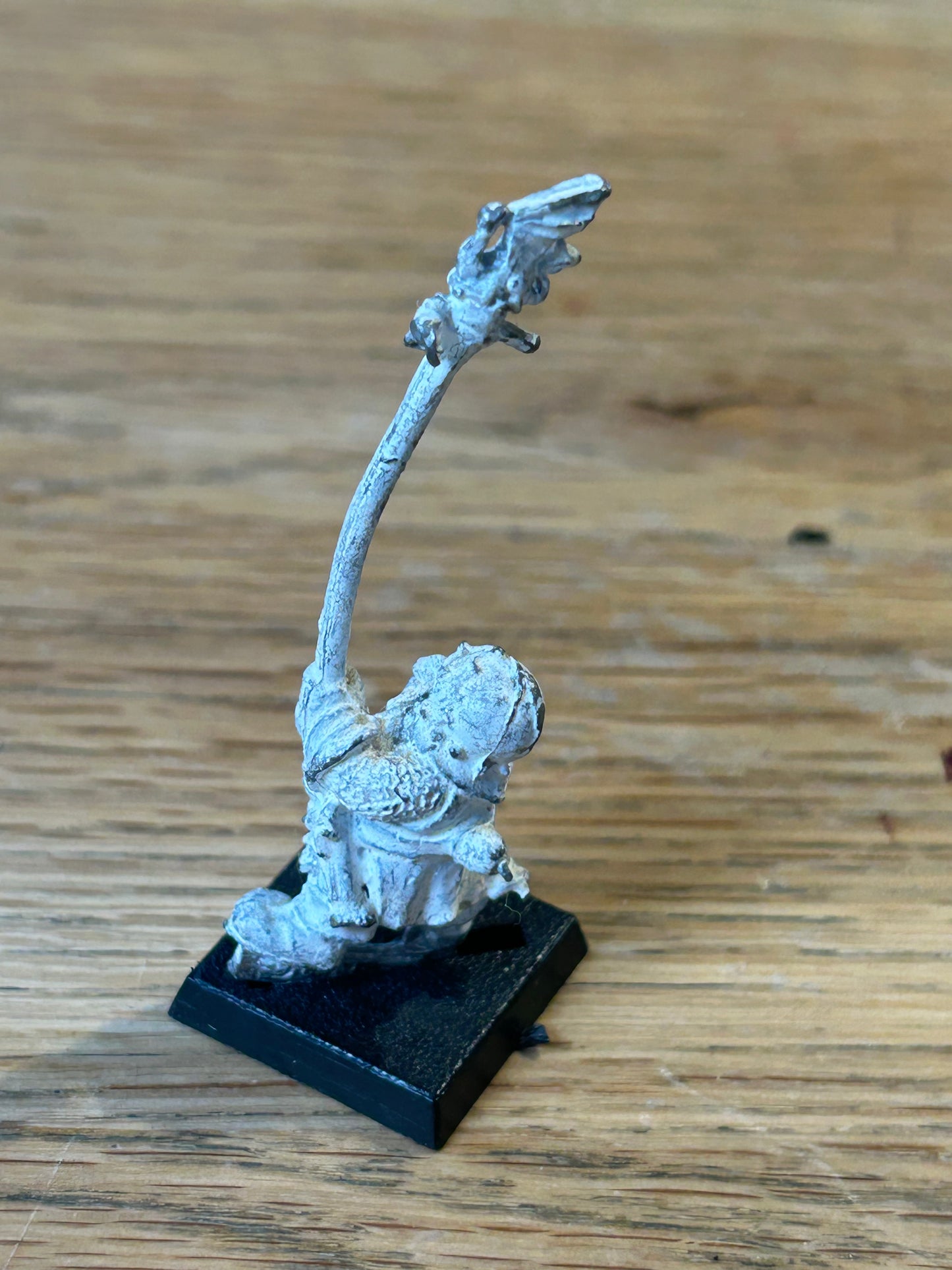 Warhammer fantasy Games Workshop Dwarf Prince Ulthers Imperial Dragon Company Standard (undercoated white)