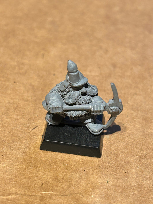 Warhammer fantasy dwarf miner