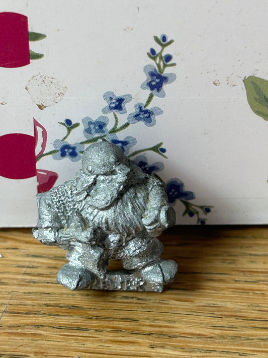 Warhammer fantasy dwarfs bugman’s rangers dwarf trooper (metal has darkened a bit)