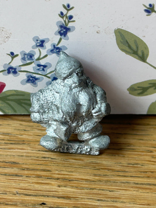 Warhammer fantasy dwarfs bugman’s rangers dwarf trooper (metal has darkened a bit)