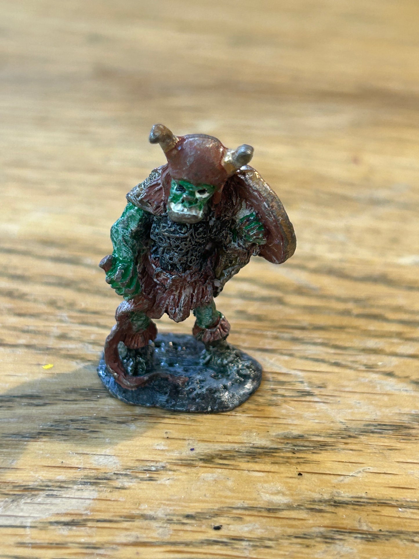 Citadel -  Preslotta - Warhammer fantasy  - C36  - Class Hobgoblin warrior with whip and shield - 1984