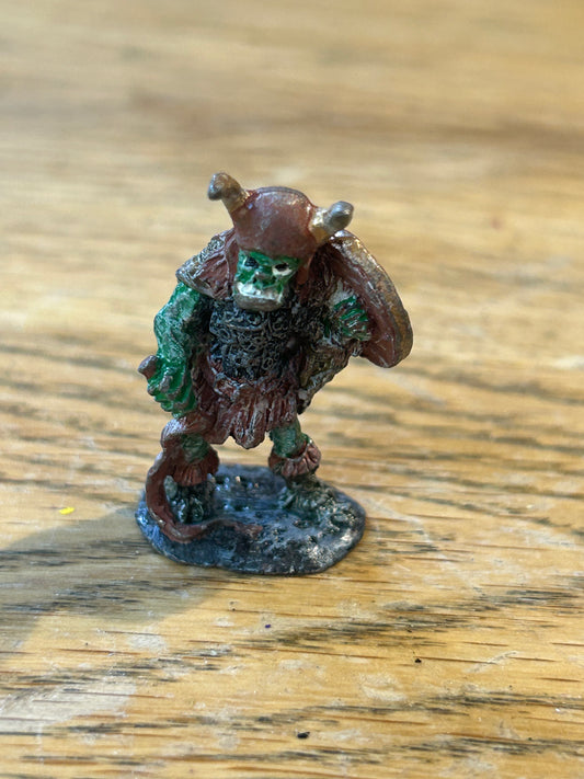 Citadel -  Preslotta - Warhammer fantasy  - C36  - Class Hobgoblin warrior with whip and shield - 1984