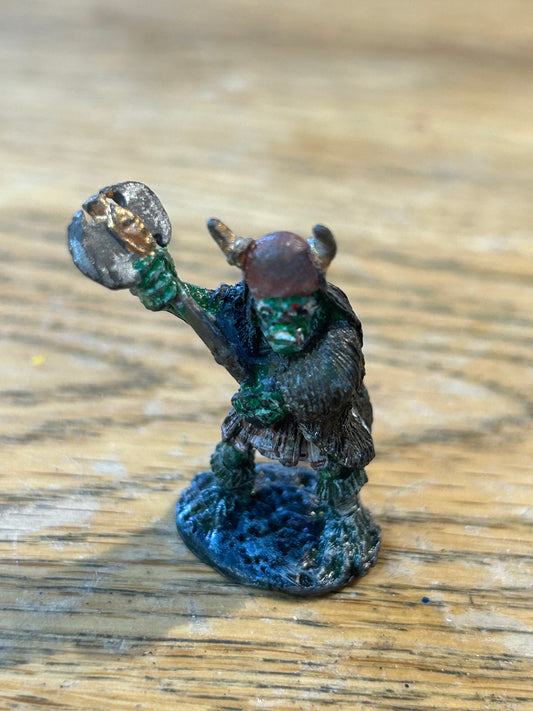 Citadel -  Preslotta - Warhammer fantasy  - C36  - Class Hobgoblin warrior with double handed axe - 1984