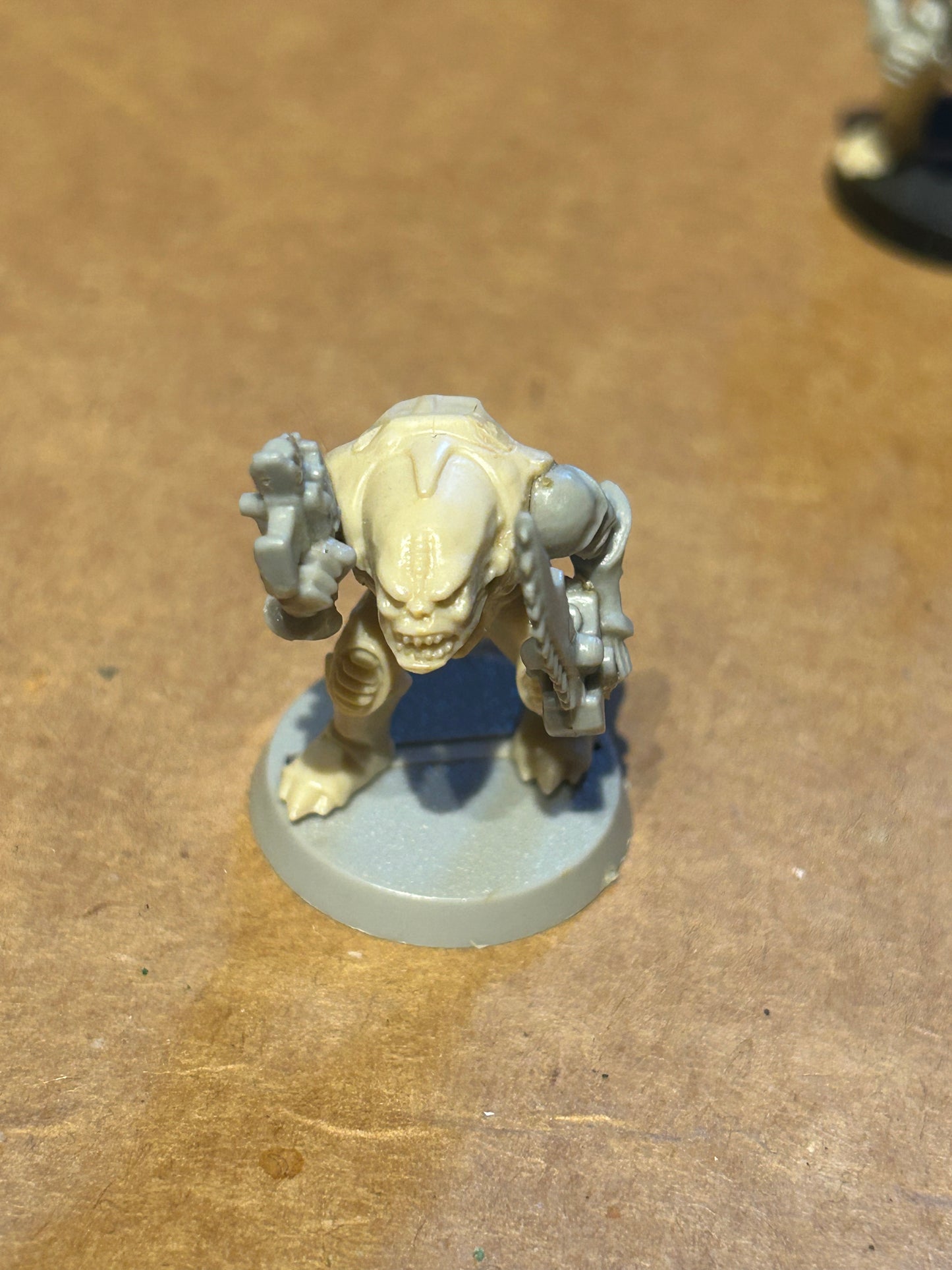 Warhammer 40k/ Rogue Trader Genestealer hybrid with bolt gun  plastic from space hulk expansion