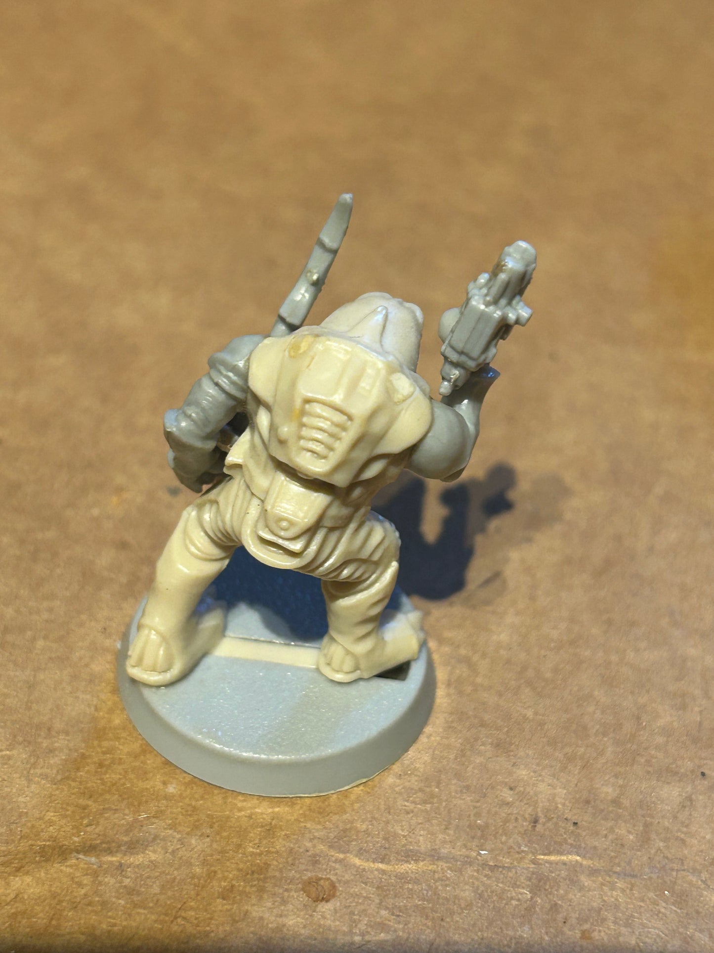 Warhammer 40k/ Rogue Trader Genestealer hybrid with bolt gun  plastic from space hulk expansion