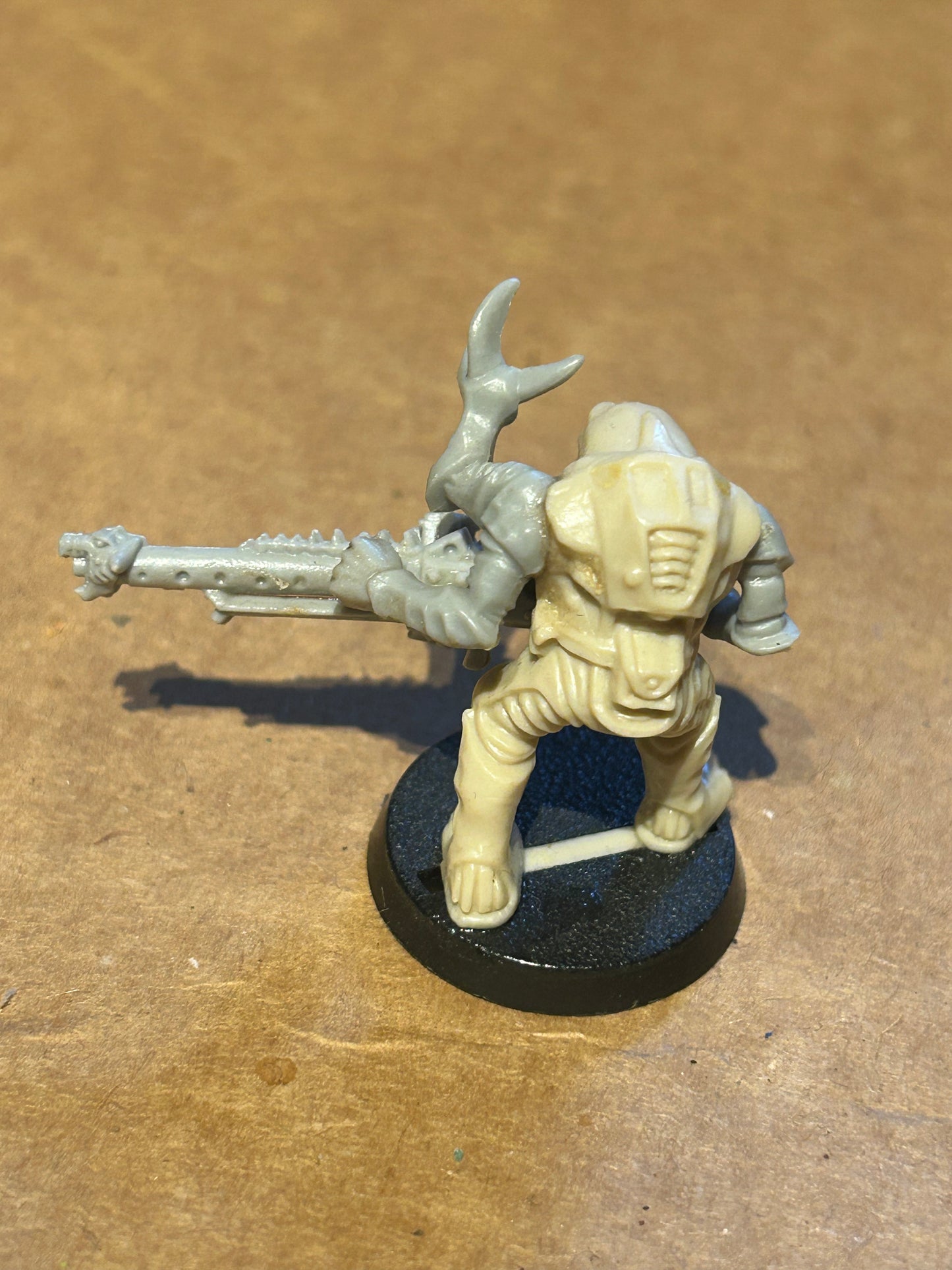 Warhammer 40k/ Rogue Trader Genestealer hybrid with heavy weapon plastic from space hulk expansion