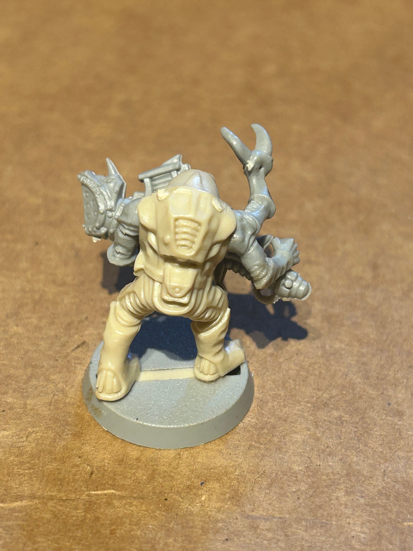 Warhammer 40k/ Rogue Trader Genestealer hybrid with heavy weapon plastic from space hulk expansion