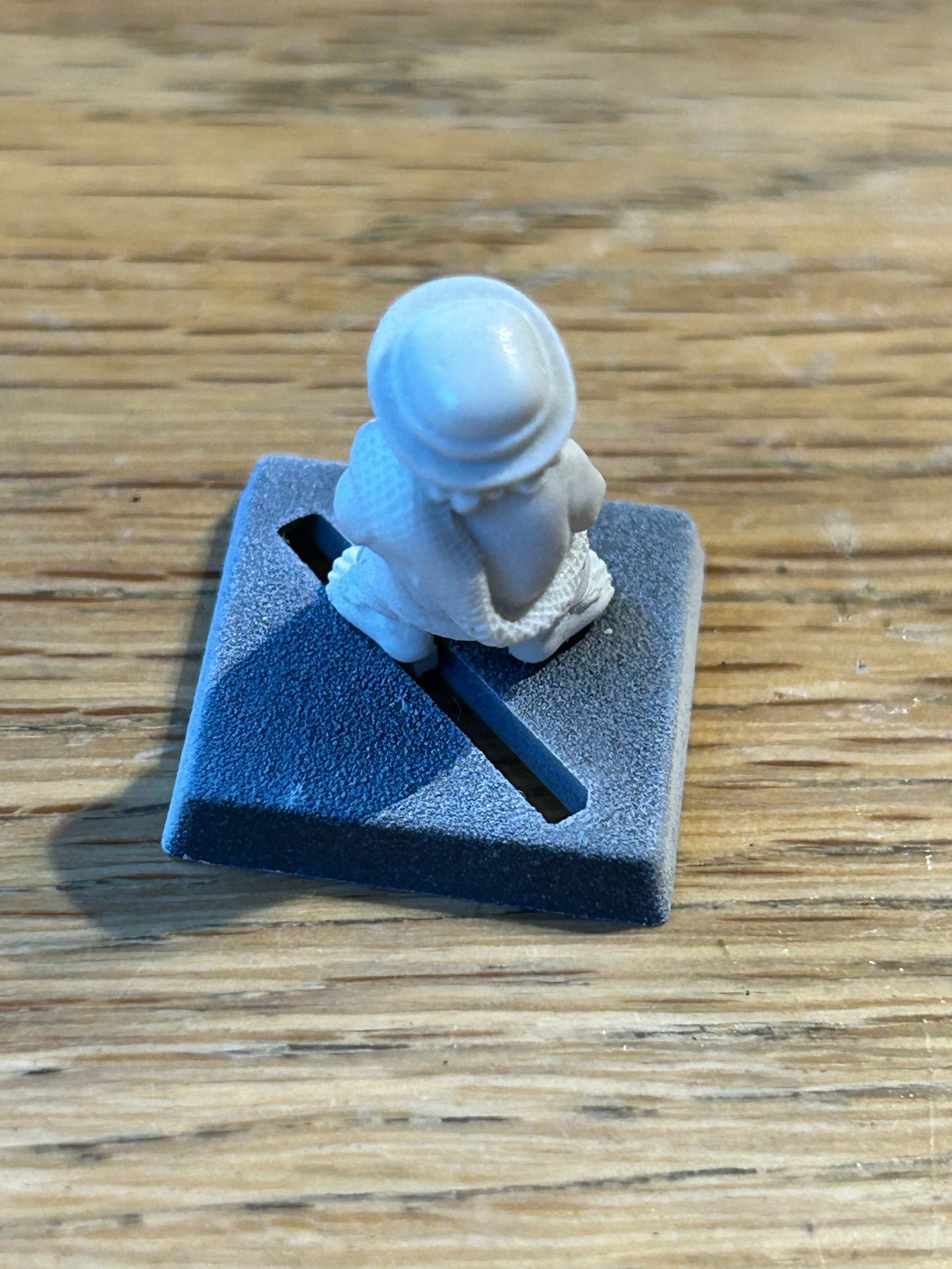 Maxi mini halfling with anchor