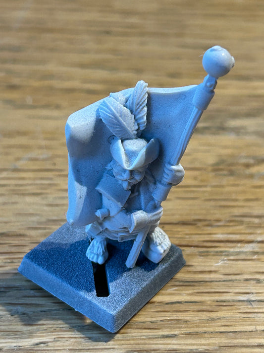 Maxi mini halfling battle standard bearer