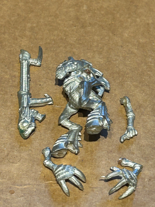 Warhammer 40k metal Tyranid warrior with venom cannon