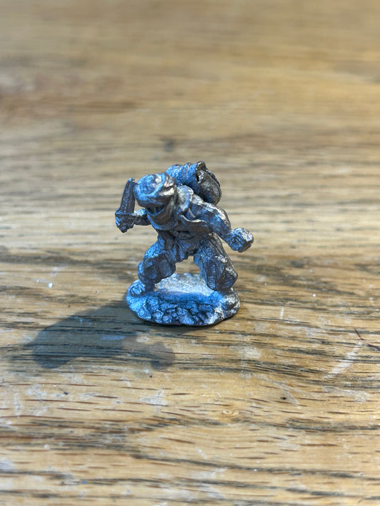 Warhammer Citadel C02 1C16 young Wizard with amulet Metal Figure 1980s GW