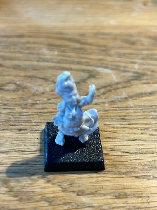 Maxi mini halfling wizard