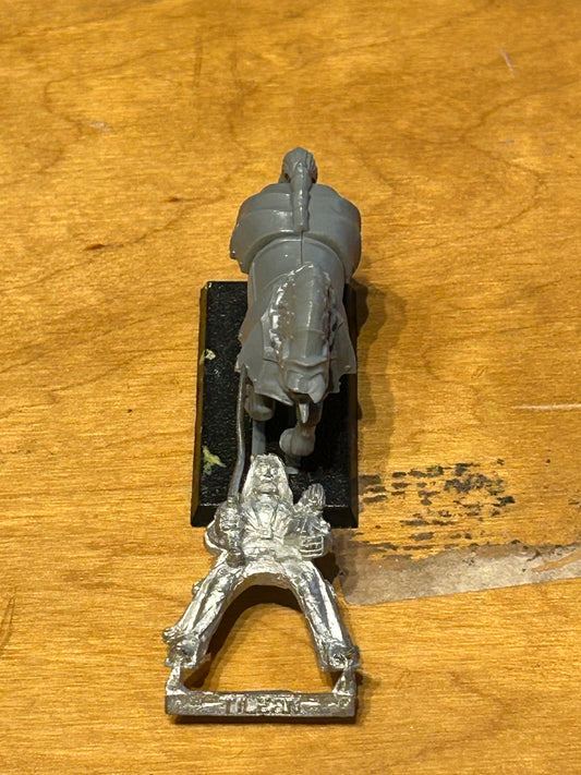 Dogs Of War Mercenary General Warhammer The Old World Metal / plastic (missing metal horse head and sword has a bend)