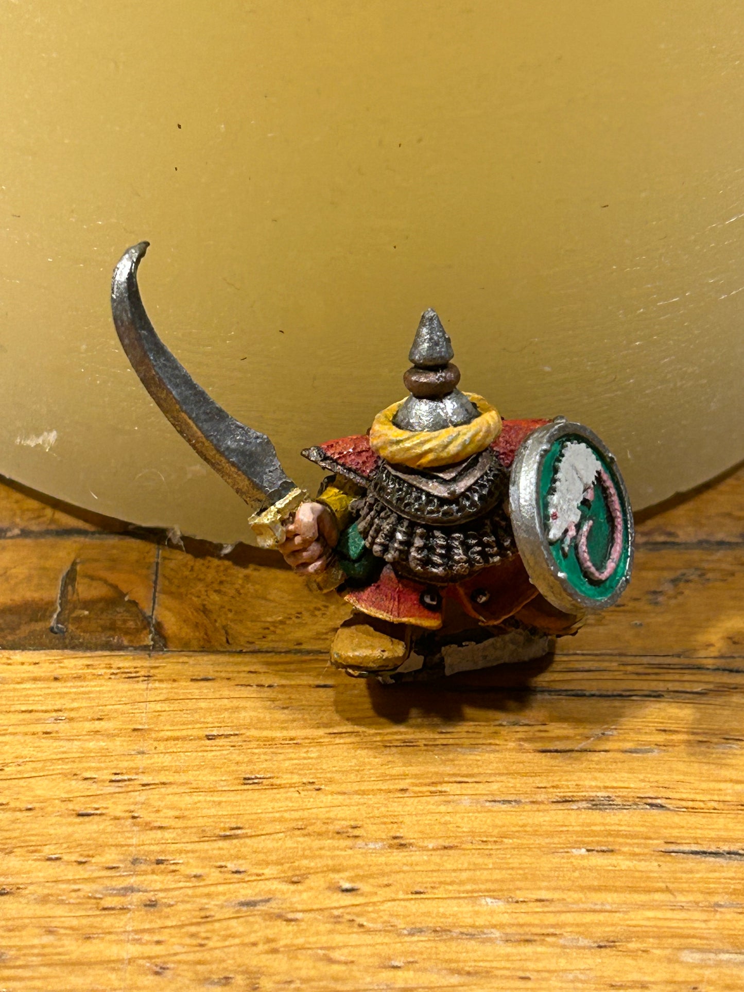 Warhammer Chaos Dwarf CD 12
Spiked Helmet, w. Sword & Shield MM90 Marauder Realm Of Dwarves Metal