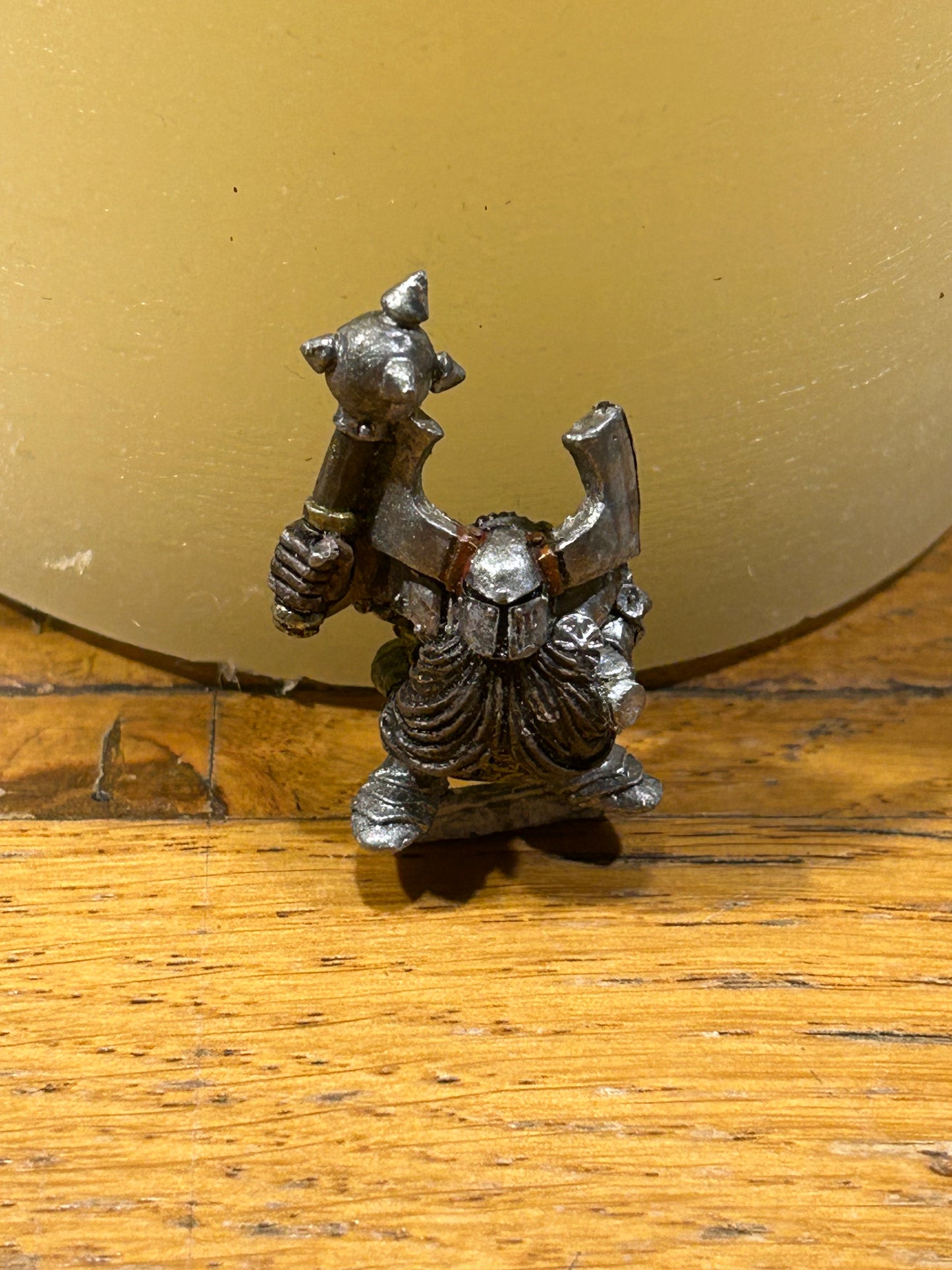Warhammer Chaos Dwarf CD 9
Helmet, w. Mace & Shied MM90 Marauder Realm Of Dwarves Metal